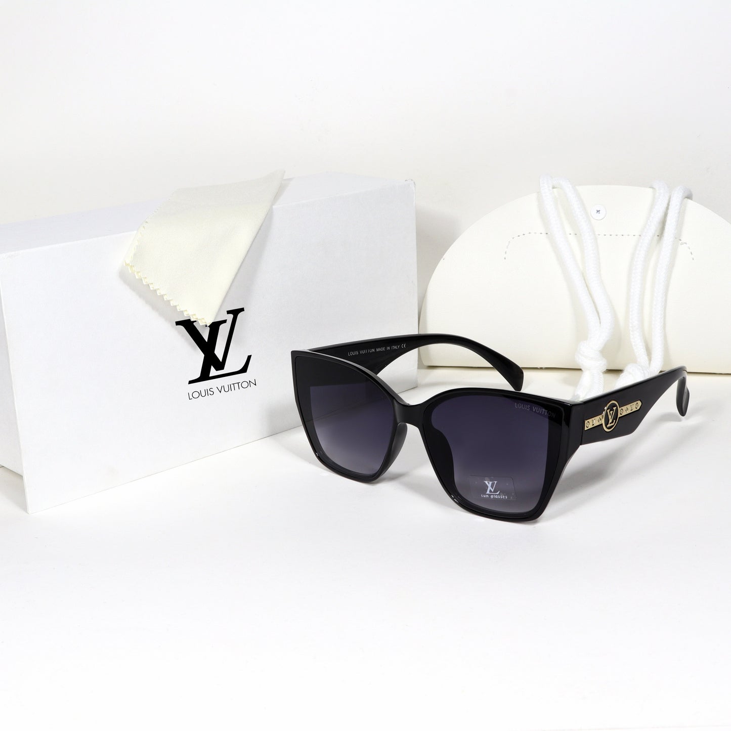 Louis Vuitton - LV06